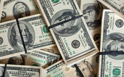 Dólar encerra última sessão em queda, a R$ 5,48