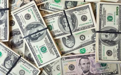 Dólar encerra pregão em alta nesta sexta-feira (25)