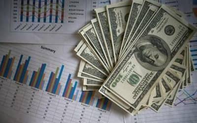 Dólar fecha último pregão em forte queda, cotado a R$ 5,49