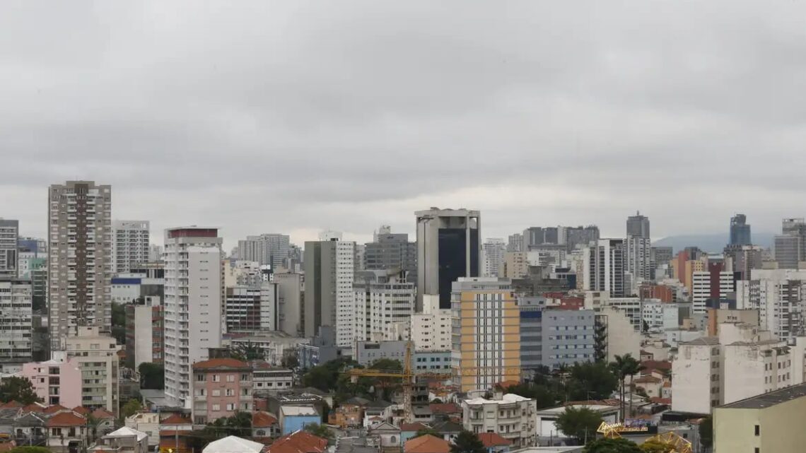 Municípios criticam falta de compensação financeira na reforma do Imposto de Renda aprovada pelo Senado