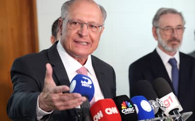 Tarifaço de Trump: Brasil pede aos EUA retomada do diálogo técnico para evitar tarifa de 50% sobre exportações