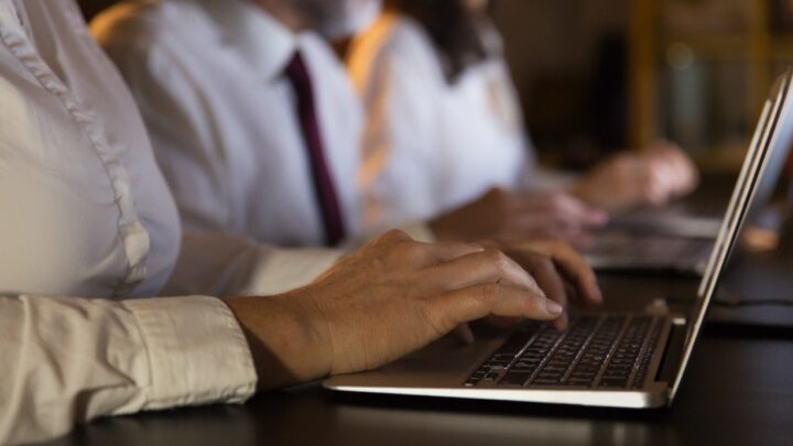 Mercado de trabalho amplia vagas com desemprego em baixa