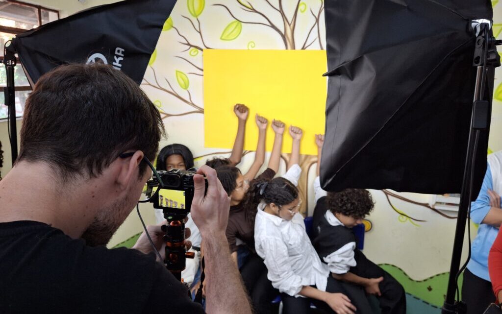 Projeto distribui 800 livros ‘Arte da Imagem’ a escolas e bibliotecas públicas