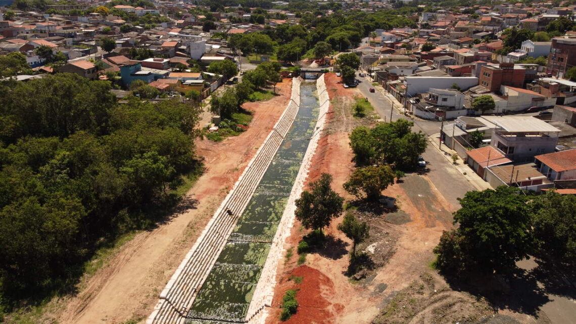 Canalização de trecho do Ribeirão Jacuba no Jardim Santa Emília entra em fase final