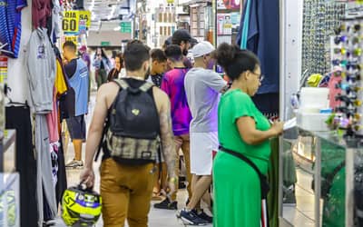 Confiança no comércio volta a avançar em janeiro, segundo FGV IBRE