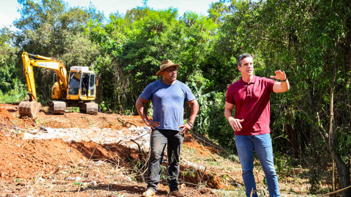 Prefeito Rafael Piovezan acompanha serviços para implantação da segunda etapa do Parque das Paineiras
