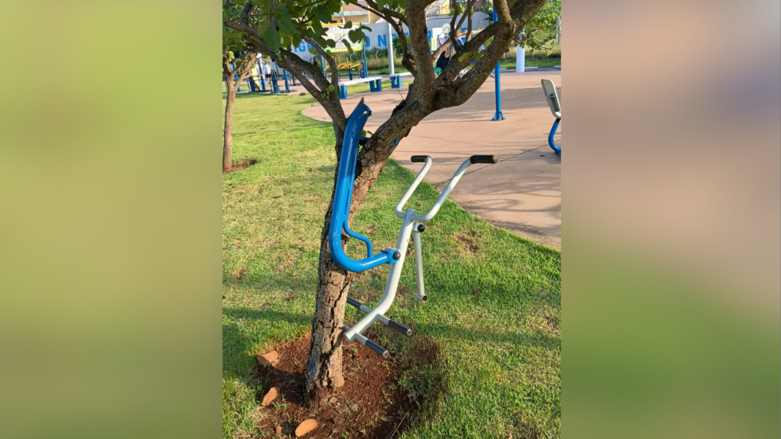 Equipes da Prefeitura de Hortolândia removem para conserto dispositivos vandalizados no Pq. Lago da Fé