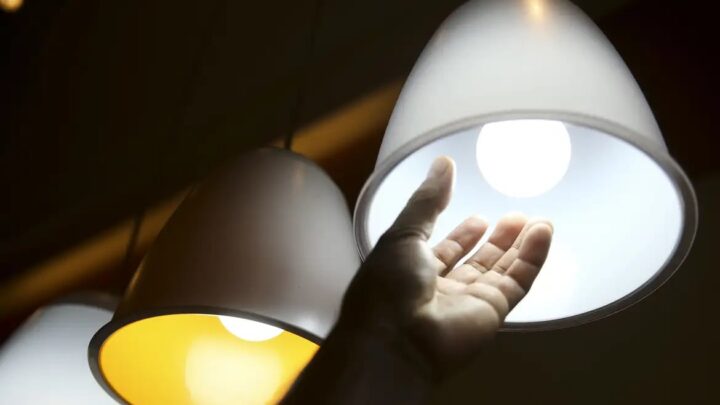 Verão 2026: ANEEL estabelece regras para garantir fornecimento de energia nos municípios