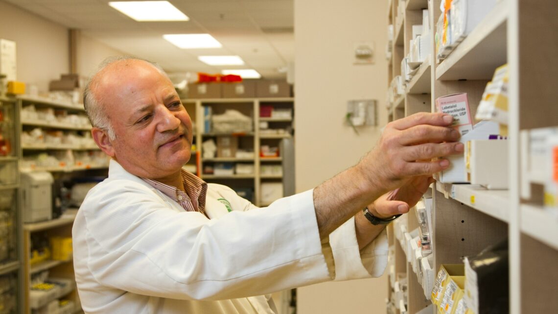 Plano educacional formará 800 farmacêuticos em quatro anos