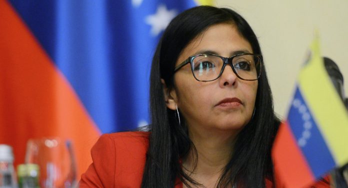 Delcy Rodríguez assume interinamente presidência da Venezuela após prisão de Maduro em operação dos EUA
