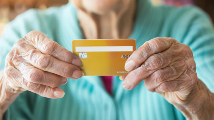 Banco do Brasil paga R$ 15 mil para idosa por não acatar decisão transitada há 2 anos