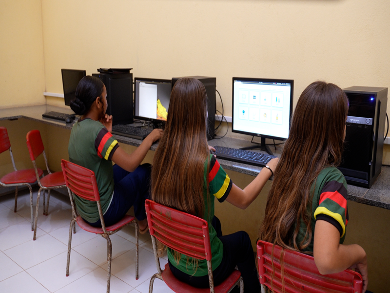 Projeto Aprender Conectado leva internet a 13 mil escolas rurais