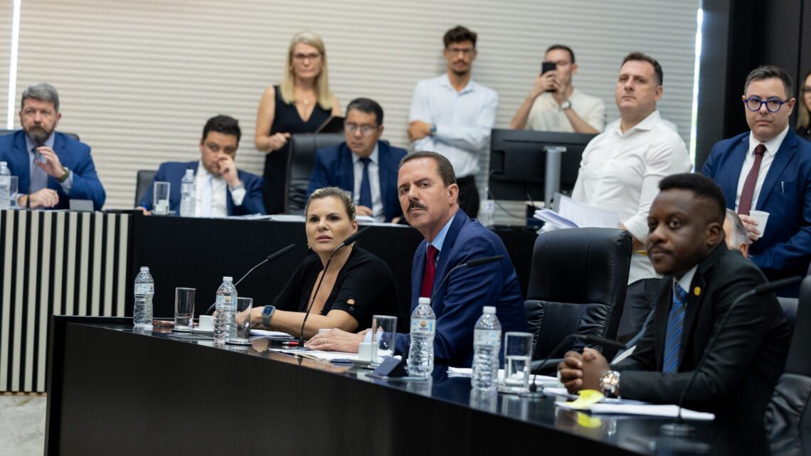 Transporte por viatura policial para mulheres vítimas de violência até a residência avança na Alesp