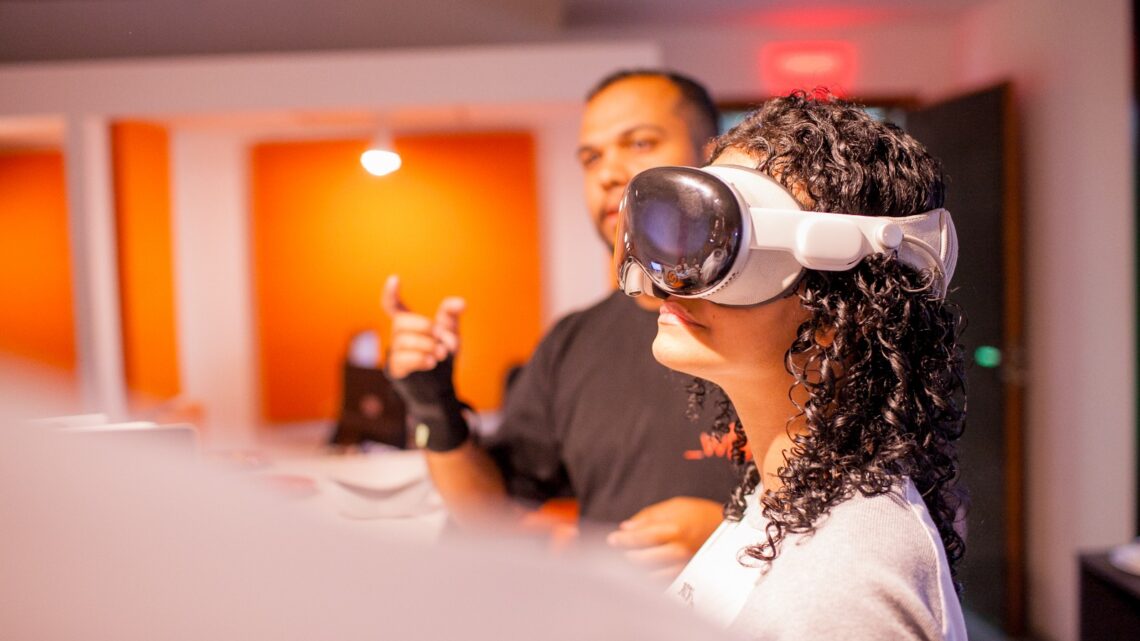 Vozes Futuras capacita mil jovens em habilidades digitais