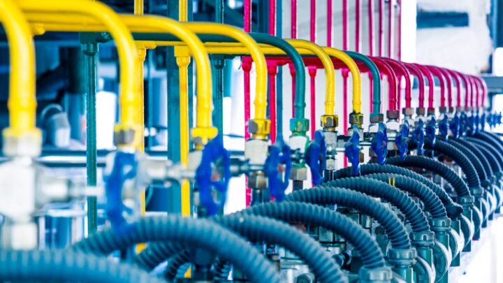 Escarfagem industrial ganha eficiência com mangueiras de borracha resistentes