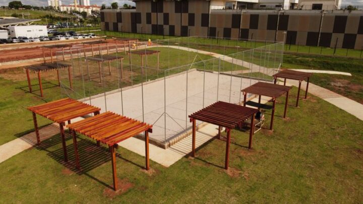 Praça Esportiva do Paço Municipal terá campo de futebol society