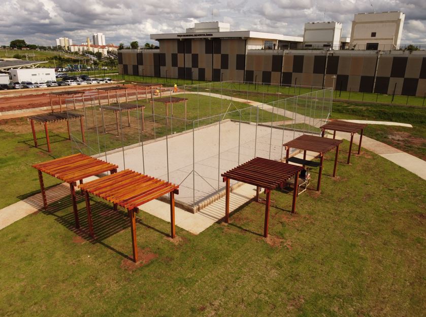 Praça Esportiva do Paço Municipal terá campo de futebol society