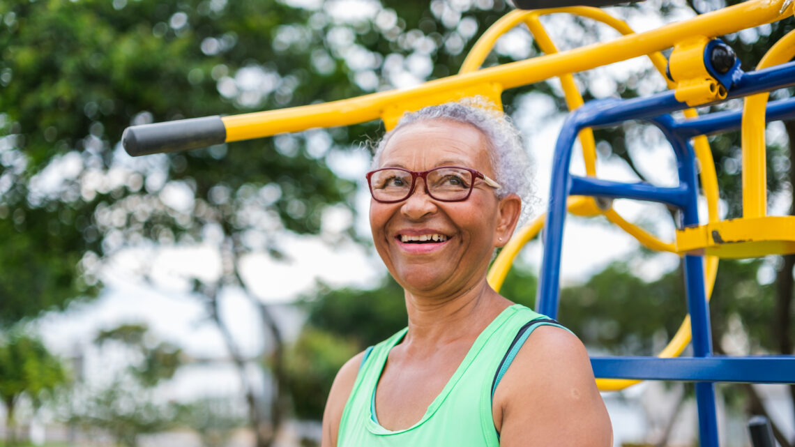 Saúde de Santa Bárbara orienta sobre cuidados com idosos em períodos de calor extremo