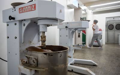 Juros altos fazem faturamento da indústria estagnar em 2025