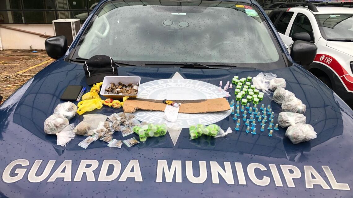 Gama prende traficante e apreende centenas de porções de drogas no Jardim dos Lírios