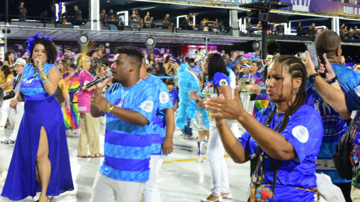 Embaixadores da Alegria abre o Desfile das Campeãs 2026 com inclusão no sábado