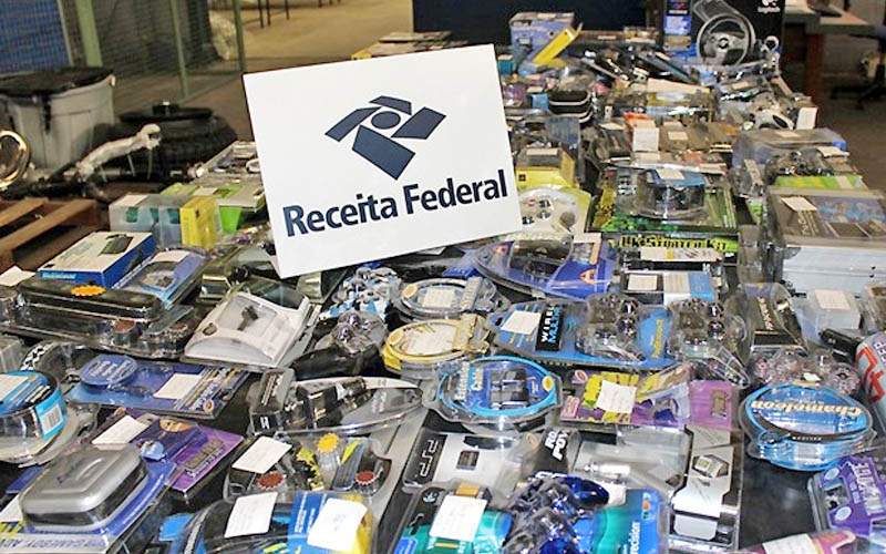 Receita Federal em São Paulo realiza leilão regional com joias, vinhos, ovos de chocolate, smartphones e gasolina