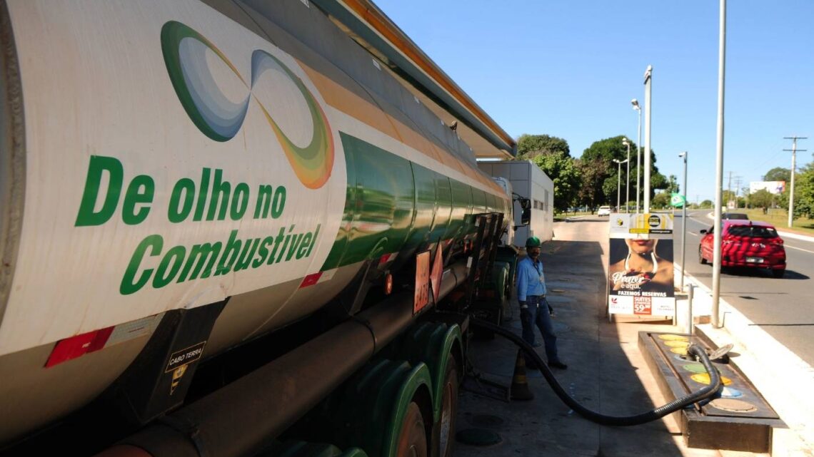 Falta de diesel interrompe serviços públicos em 142 cidades do RS