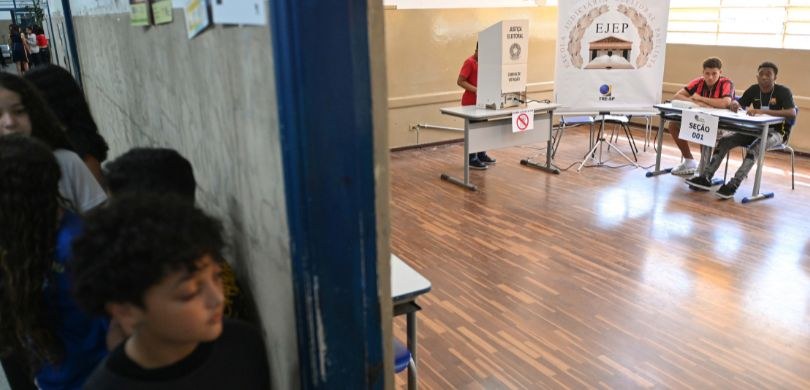 Eleição para grêmio estudantil com urnas do TRE-SP tem emissão do primeiro título e coleta de biometria