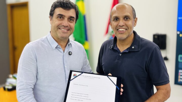 Prefeito Dr. Custódio Tavares firma termo de cooperação com Capivari para modernização da Imprensa
