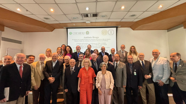 AMRJ admite novos acadêmicos em Assembleia Extraordinária