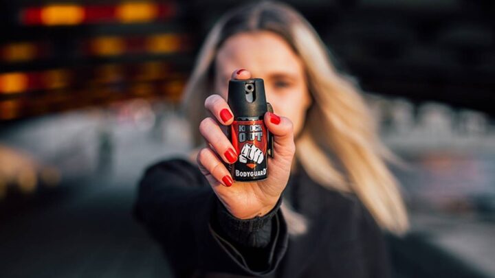 Projeto que autoriza spray de pimenta para autodefesa de mulheres é aprovado na Câmara