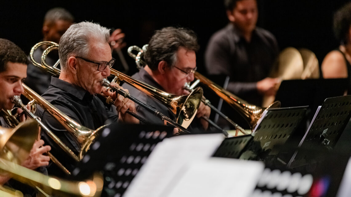Big Band da Corporação Musical Villa-Lobos homenageia Frank Sinatra