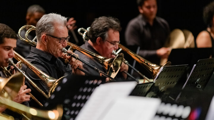 Big Band da Corporação Musical Villa-Lobos homenageia Frank Sinatra