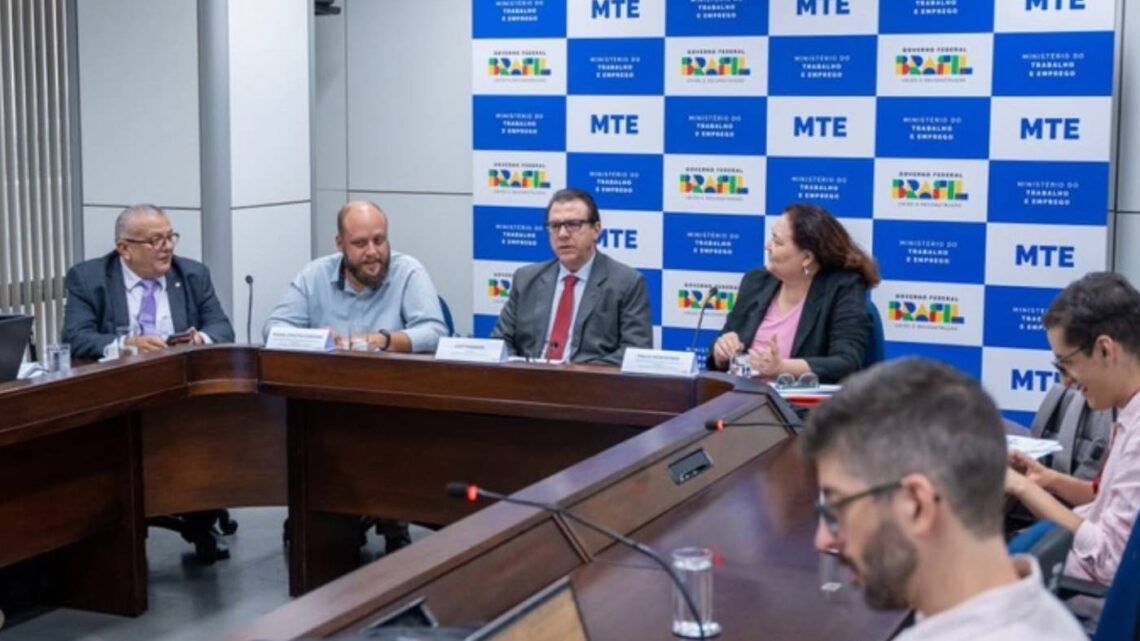 Novo Caged: Brasil gera mais de 255 mil empregos formais em fevereiro