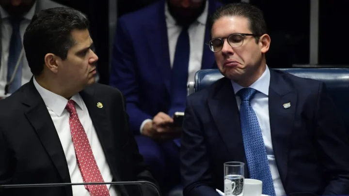 Congresso derruba veto de Lula a projeto que reduz penas de condenados pelo 8 de Janeiro