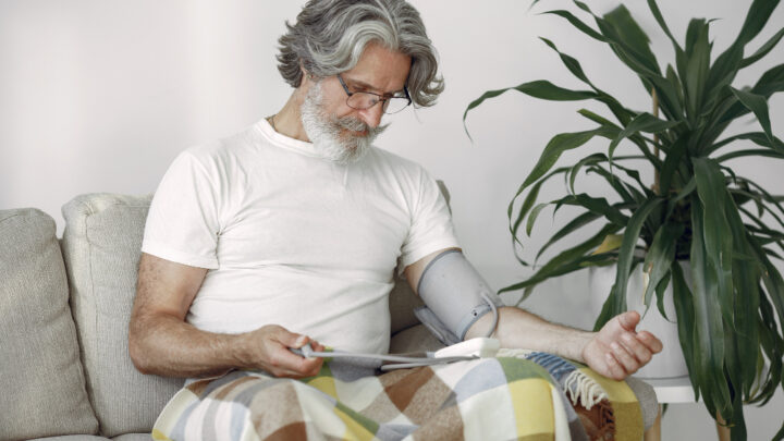 Hipertensão descontrolada pode afetar a visão e levar à cegueira