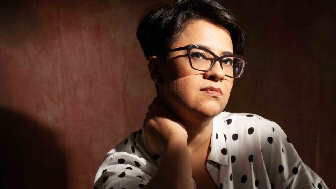 Flávia Teodoro Alves articula literatura e diagnóstico tardio em trajetória de resistência