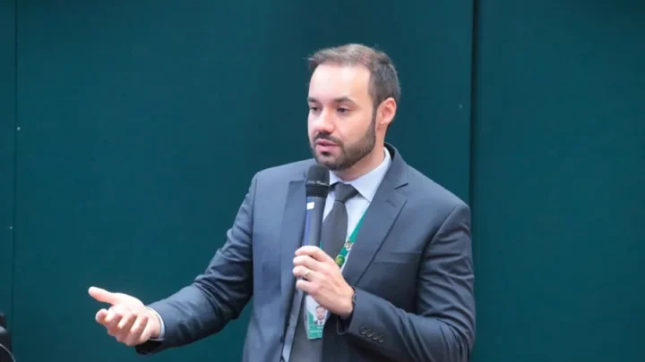 Servidores da cúpula da Câmara dos Deputados registram valores de horas-extras que excedem limites ordinários