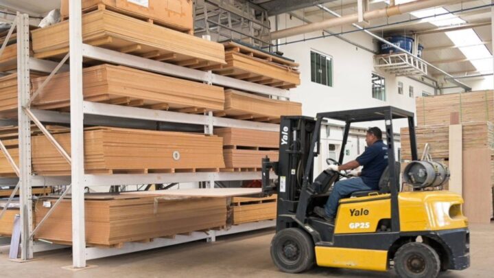 Guerra no Oriente Médio eleva preço das matérias-primas e pressiona indústria brasileira