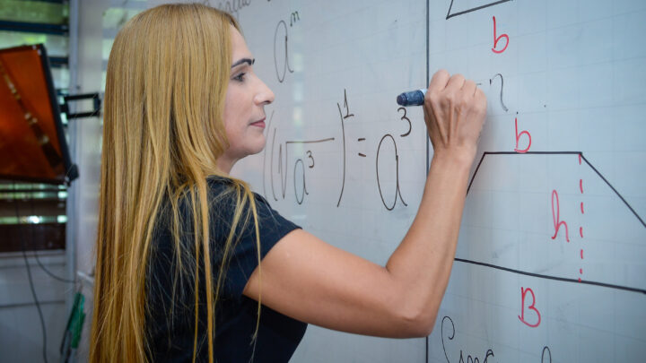 Região de Campinas: Governo de SP vai pagar R$ 152,3 milhões em bônus da educação