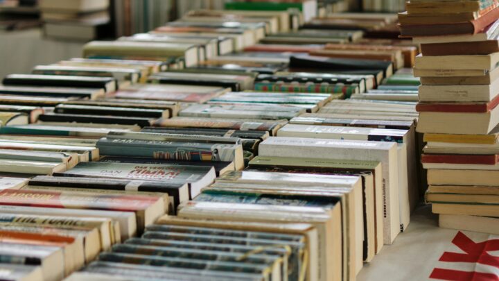 Consumo de livros cresce no Brasil e ganha força nas redes