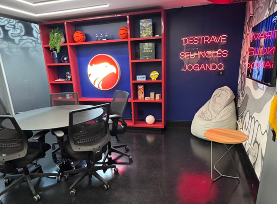 Wizard by Pearson inaugura espaços no Grupo Podpah