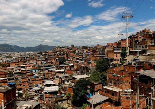 Déficit habitacional qualitativo expõe desafio central da adaptação climática urbana no Brasil, alerta especialista  