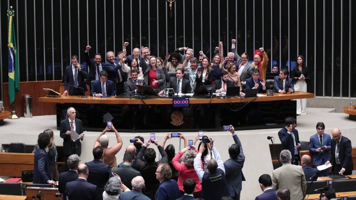 Câmara pode votar fim da escala 6×1 ainda esta semana