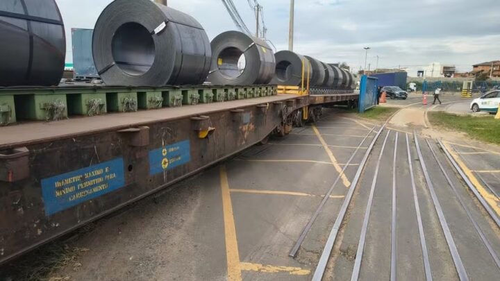 Descarrilamento de trem de carga interdita vias no Jardim Nova Europa em Hortolândia