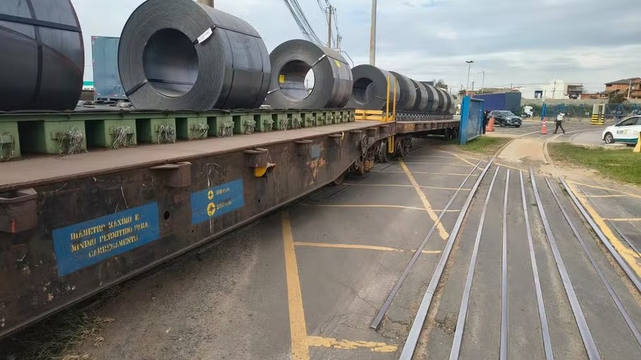 Descarrilamento de trem de carga interdita vias no Jardim Nova Europa em Hortolândia