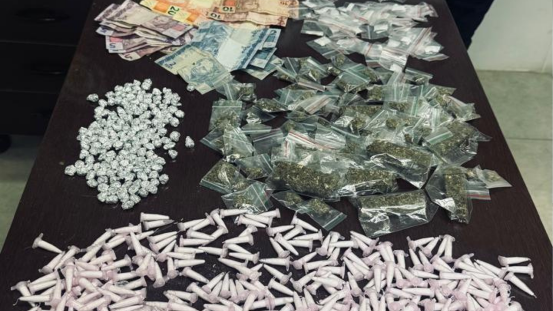 Ofensiva contra o tráfico: GCM apreende centenas de porções de drogas em reduto do crime em Santa Bárbara