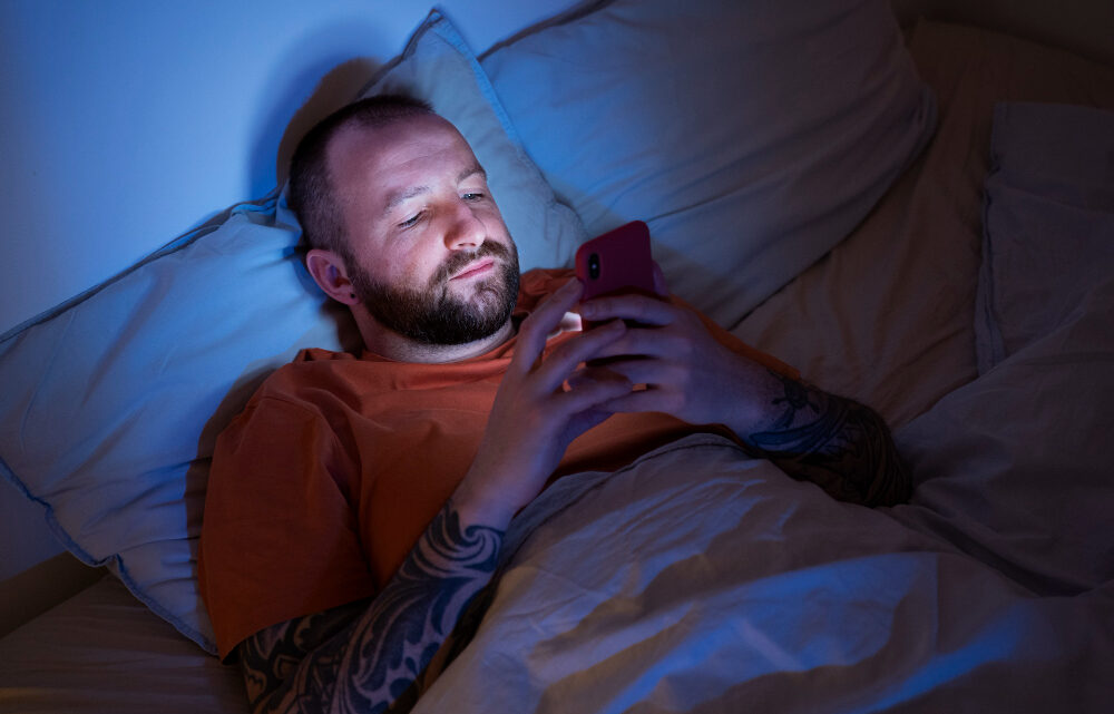 Quase 80% dos brasileiros dormem menos de 7h, mostra estudo