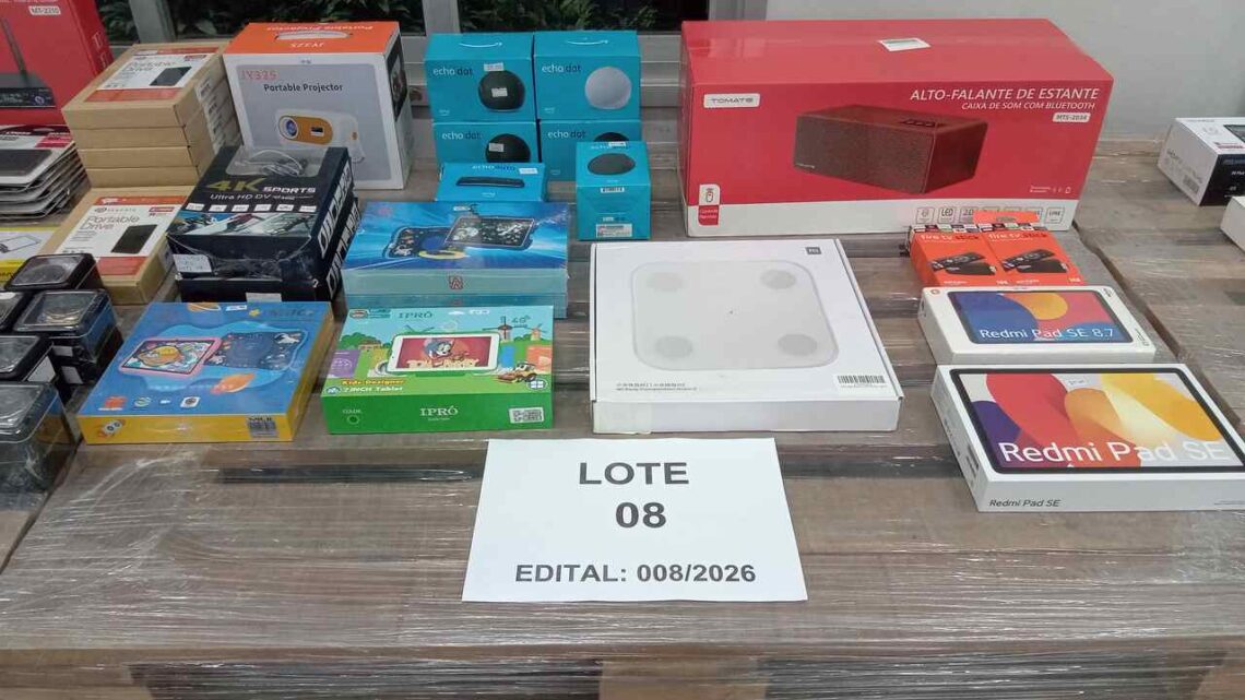 Receita Federal em São Paulo realiza leilão regional com produtos eletrônicos, peças para celulares, itens de vestuário e veículos