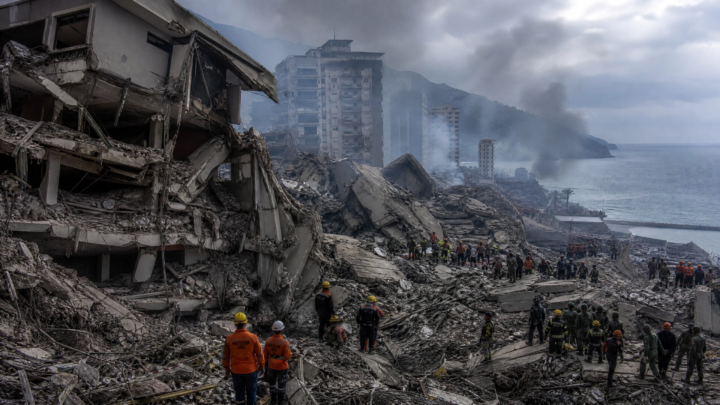 Tragédia na Venezuela: Terremotos deixam mais de 580 mortos e governo decreta militarização em La Guaira